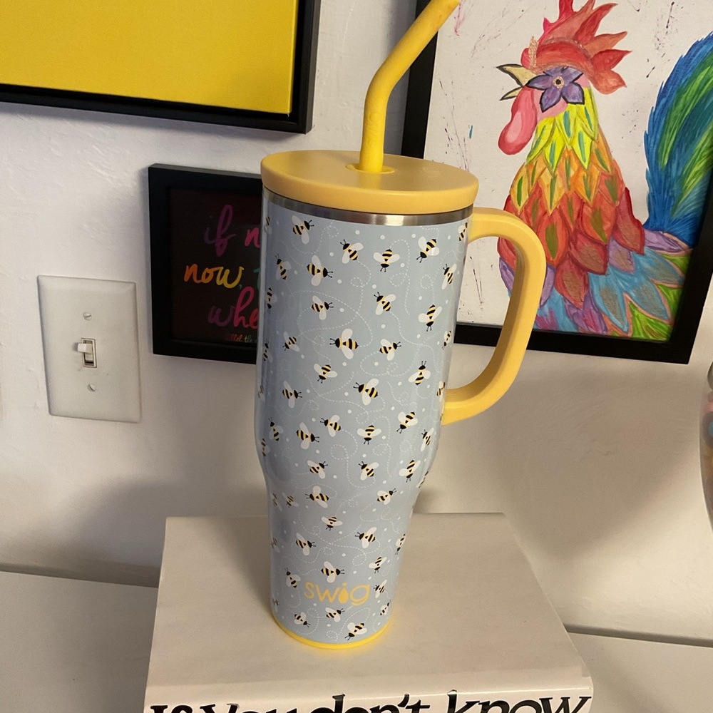 Bee Pattern Tumbler with Straw - Picture 1 of 4